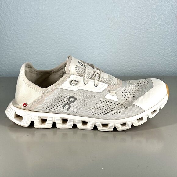 On Cloud 5 Coast Lifestyle Shoes Women's Size 9 Beige White Sneakers Lightweight - Picture 10 of 16